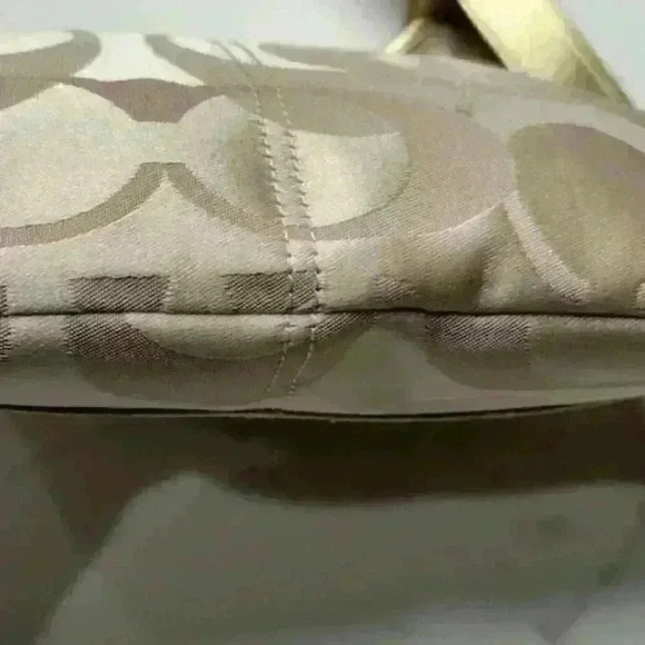 👜👛 NWOT Coach Penelope Optic Metallic Gold Signature F18478 Cream and Tan - Picture 5 of 10